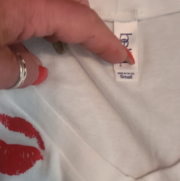 Wheres my red lipstick line long sleeve t shirt s small Hp 🔥🔥🔥 - Picture 2 of 7